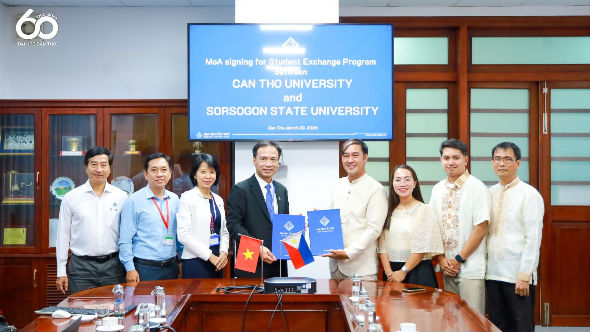 Can Tho University and Sorsogon State University Sign Memorandum of…