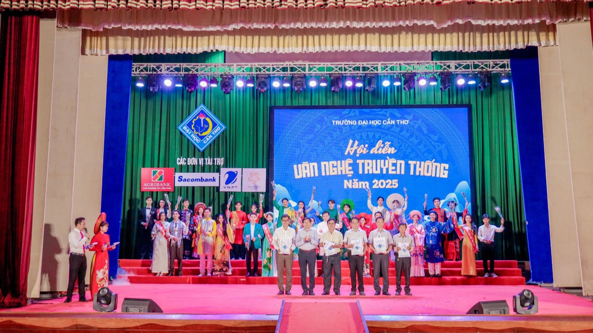Trường Đại học Cần Thơ khai mạc Hội diễn Văn…