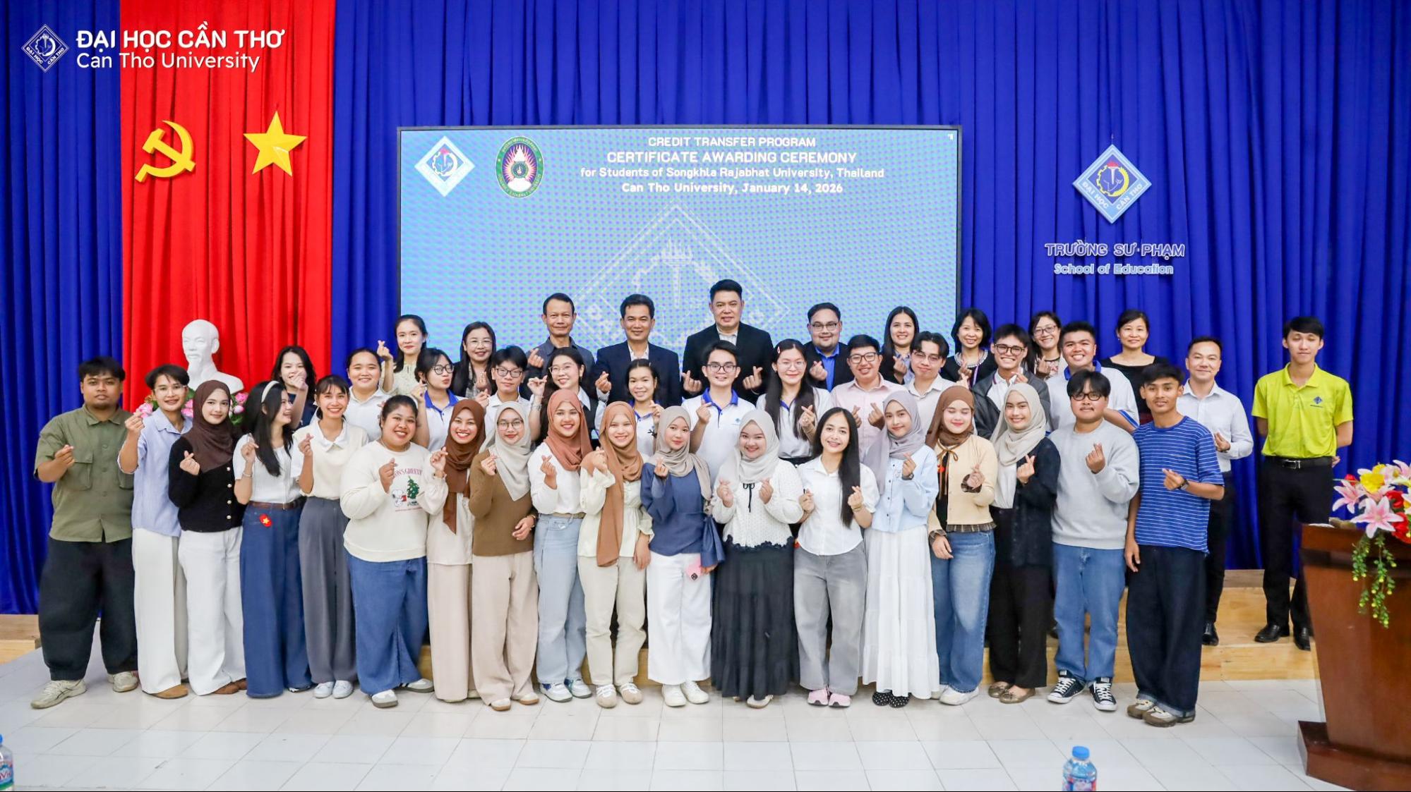 18 sinh viên Trường Đại học Songkhla Rajabhat, Thái Lan…