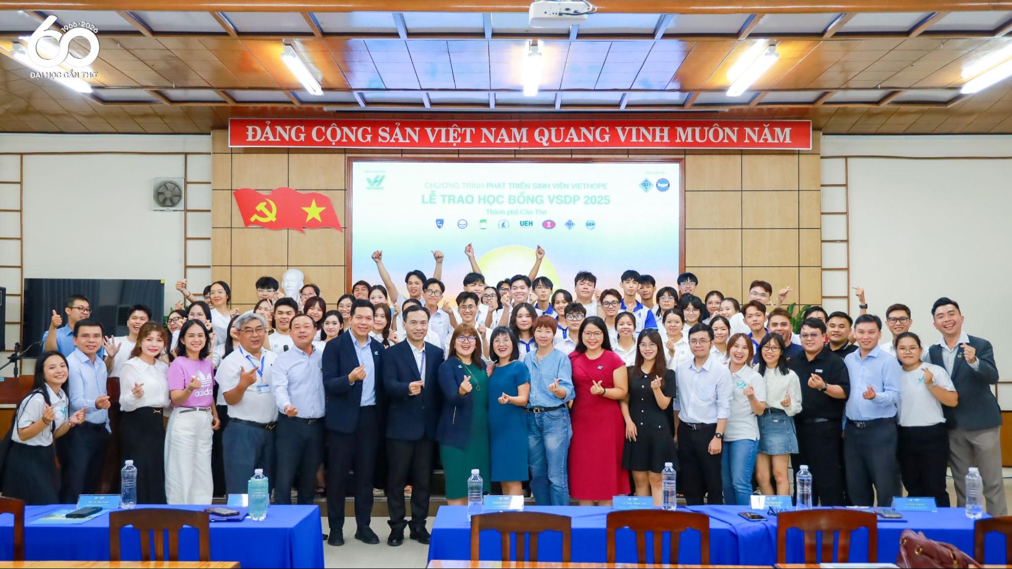 37 sinh viên Đại học Cần Thơ nhận học bổng…