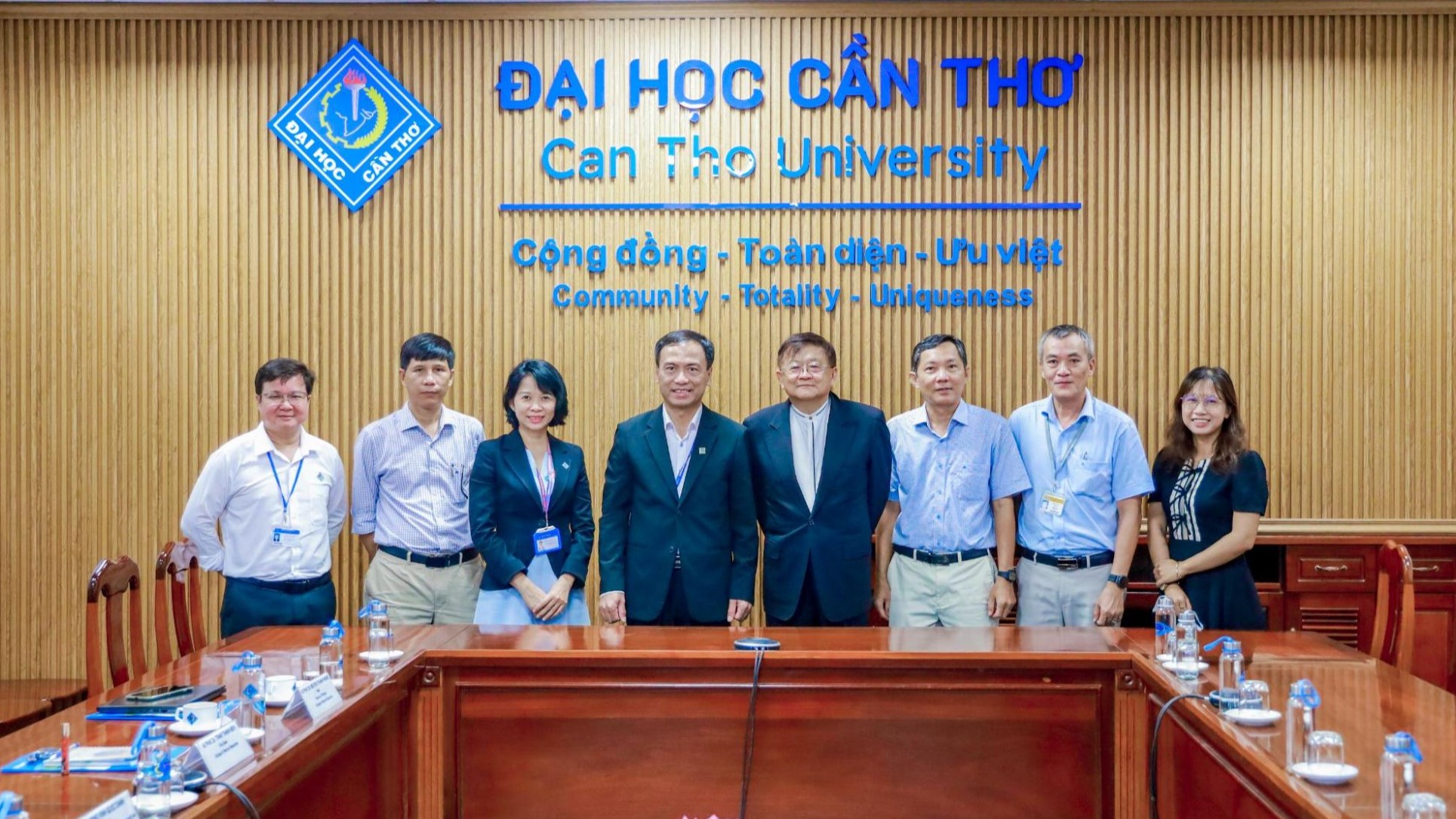 Đại học Cần Thơ đón tiếp và làm việc với…