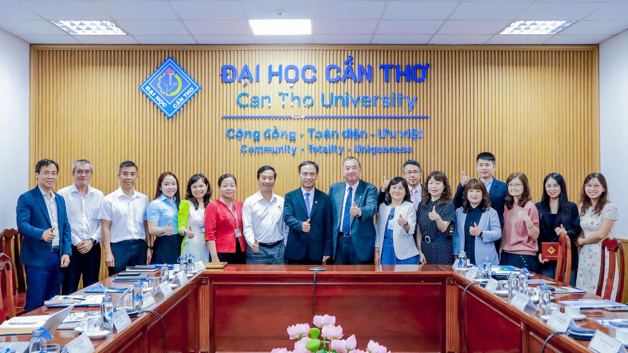 Đại học Cần Thơ ký kết hợp tác với Trường…