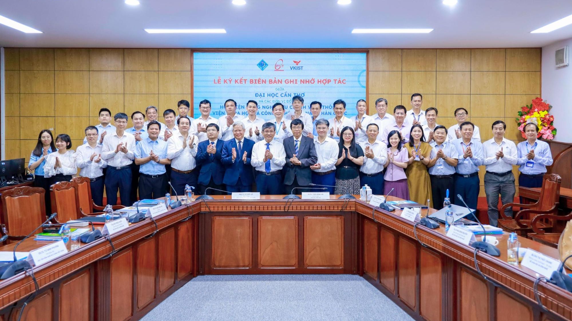 Đại học Cần Thơ ký kết hợp tác với Học…