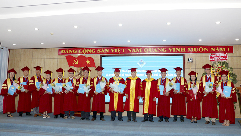 Lễ trao Quyết định công nhận đạt tiêu chuẩn chức…
