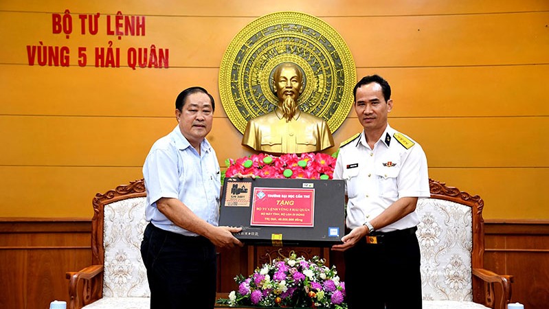 Thắm tình đoàn kết giữa Cán bộ, Chiến sĩ Vùng…