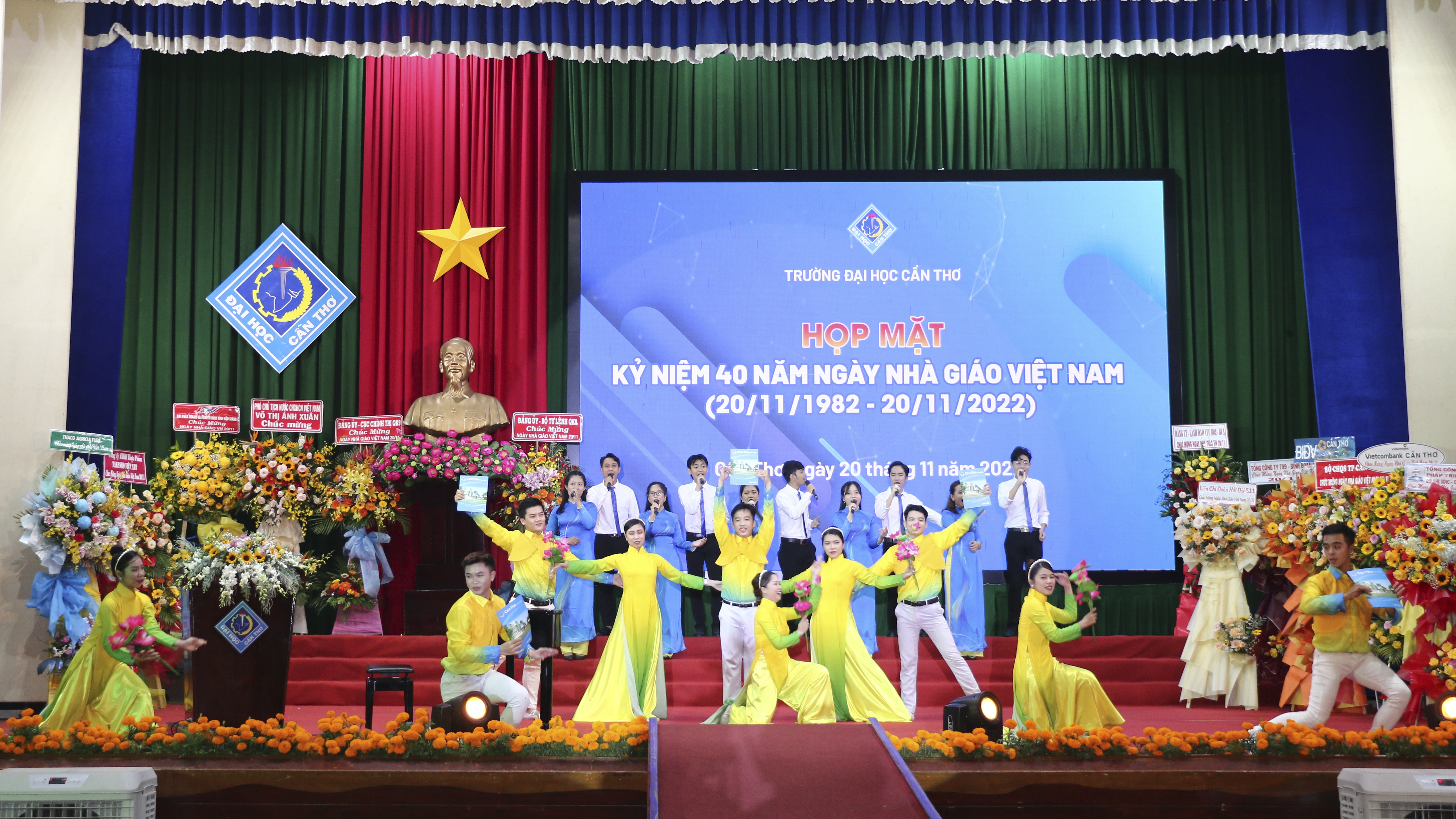 Lễ kỷ niệm 40 năm Ngày Nhà giáo Việt Nam