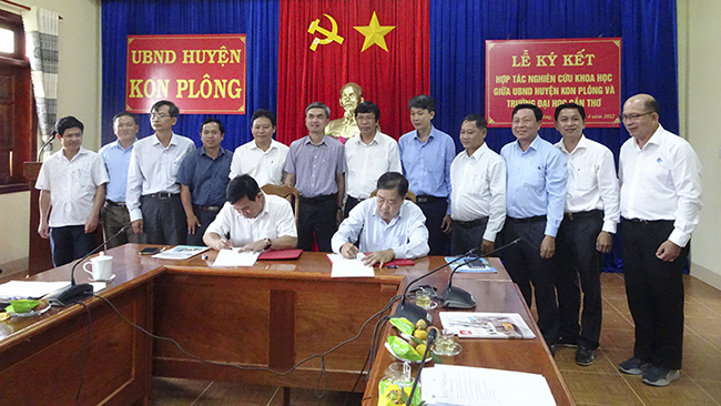 Ký kết hợp tác với huyện Kon Plông, tỉnh Kon…