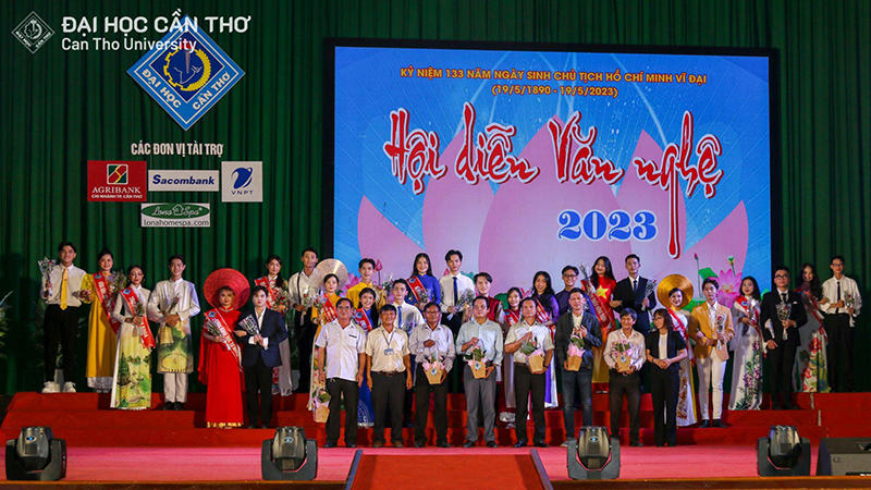 Khai mạc Hội diễn văn nghệ truyền thống Trường Đại…